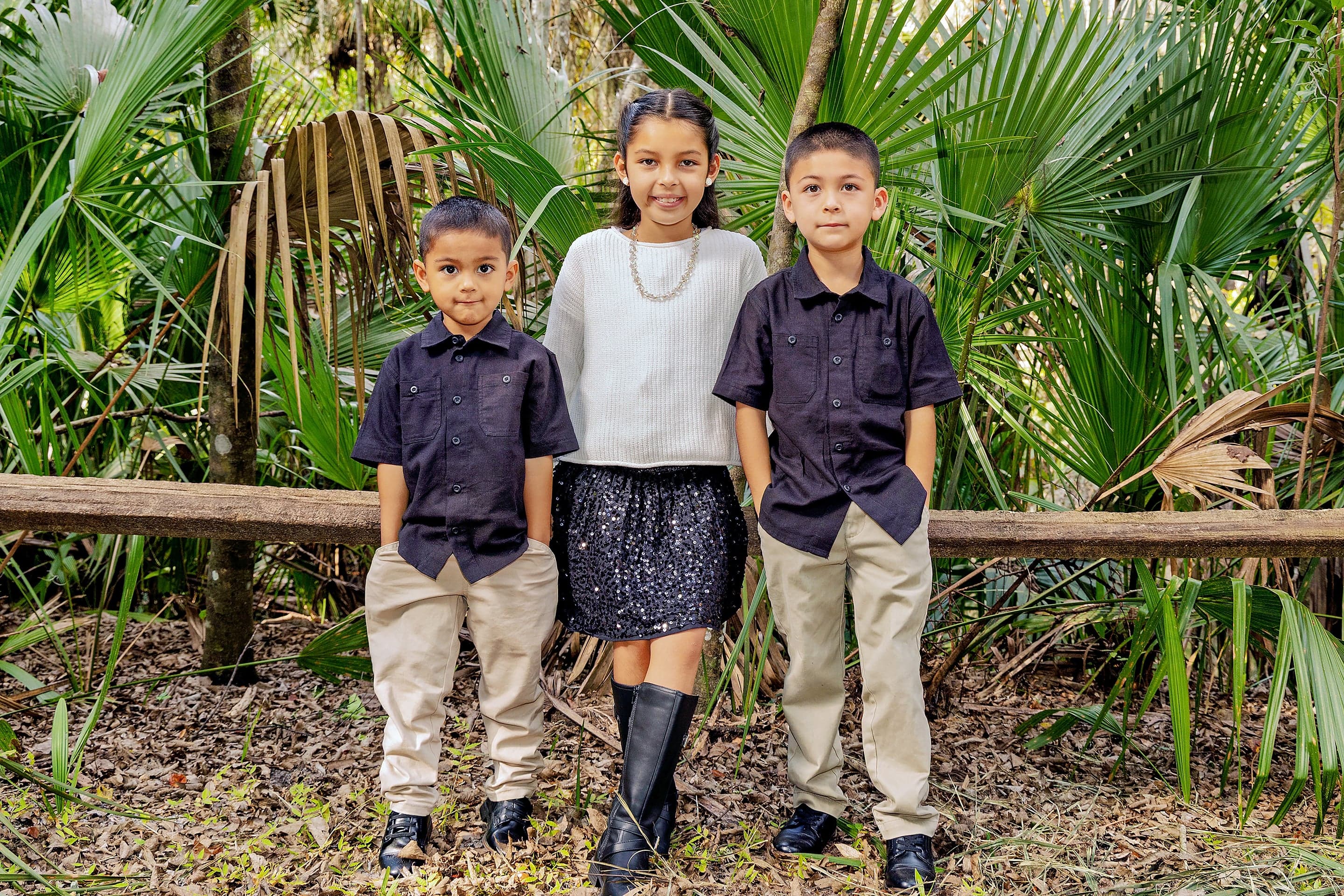 Family photo session at a beautiful outdoor location